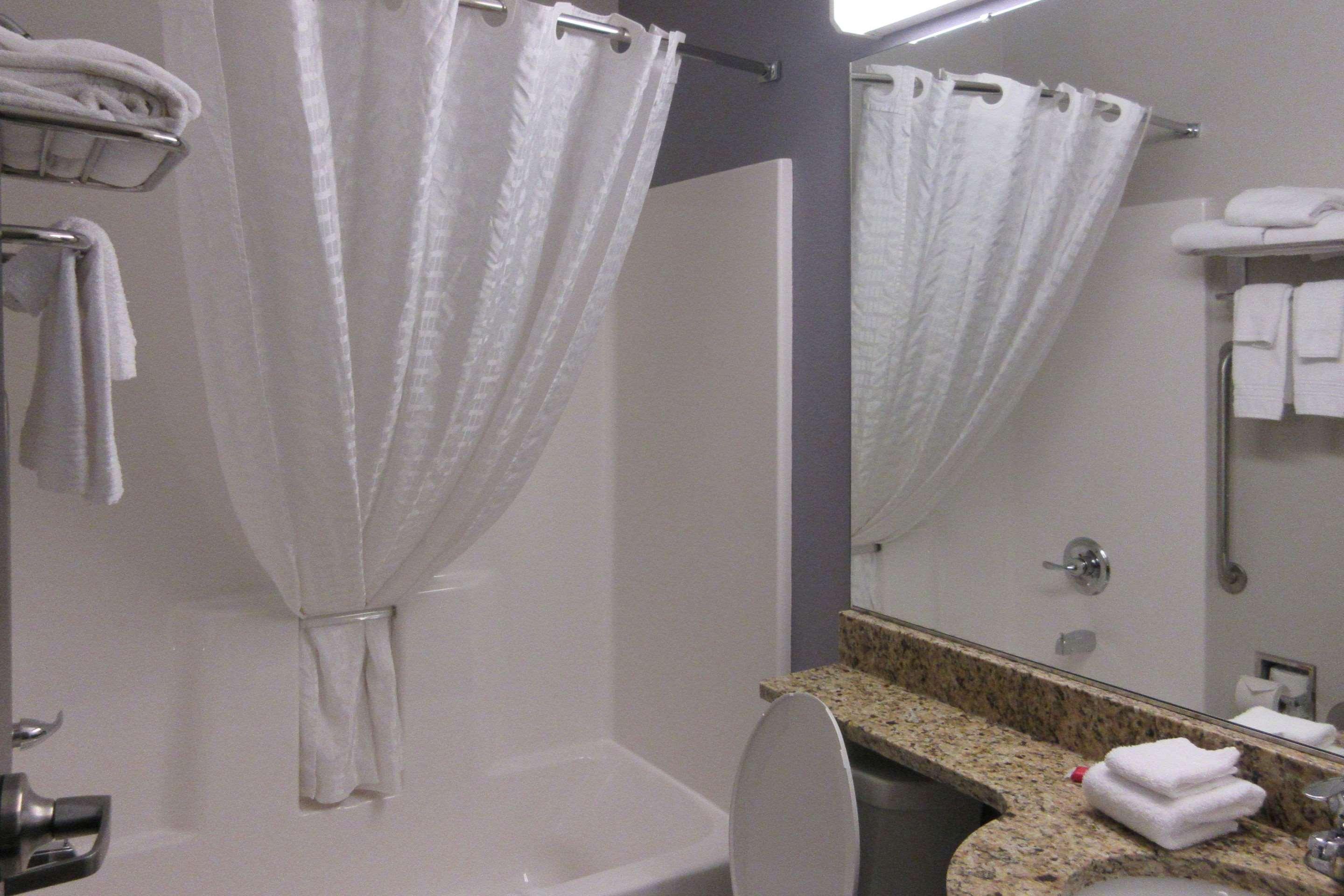 Quality Inn & Suites Caldwell I-77 Bagian luar foto