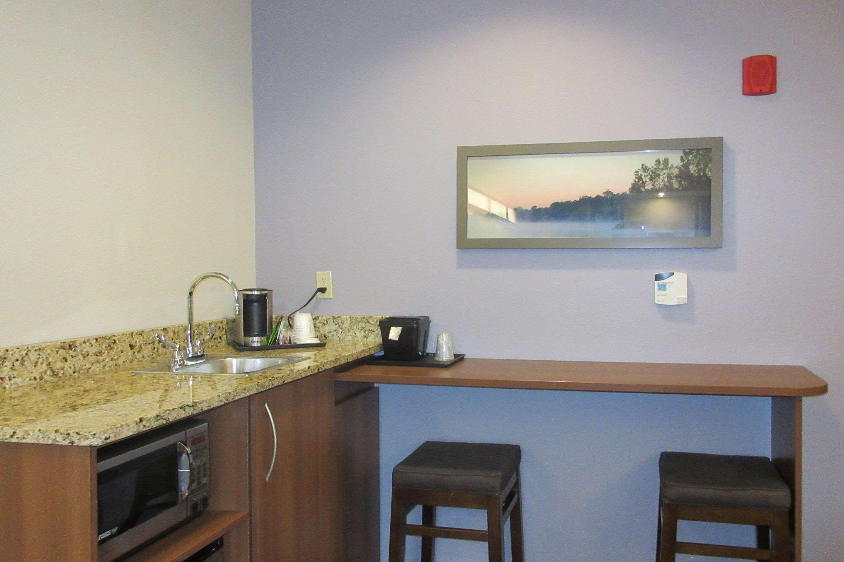 Quality Inn & Suites Caldwell I-77 Bagian luar foto