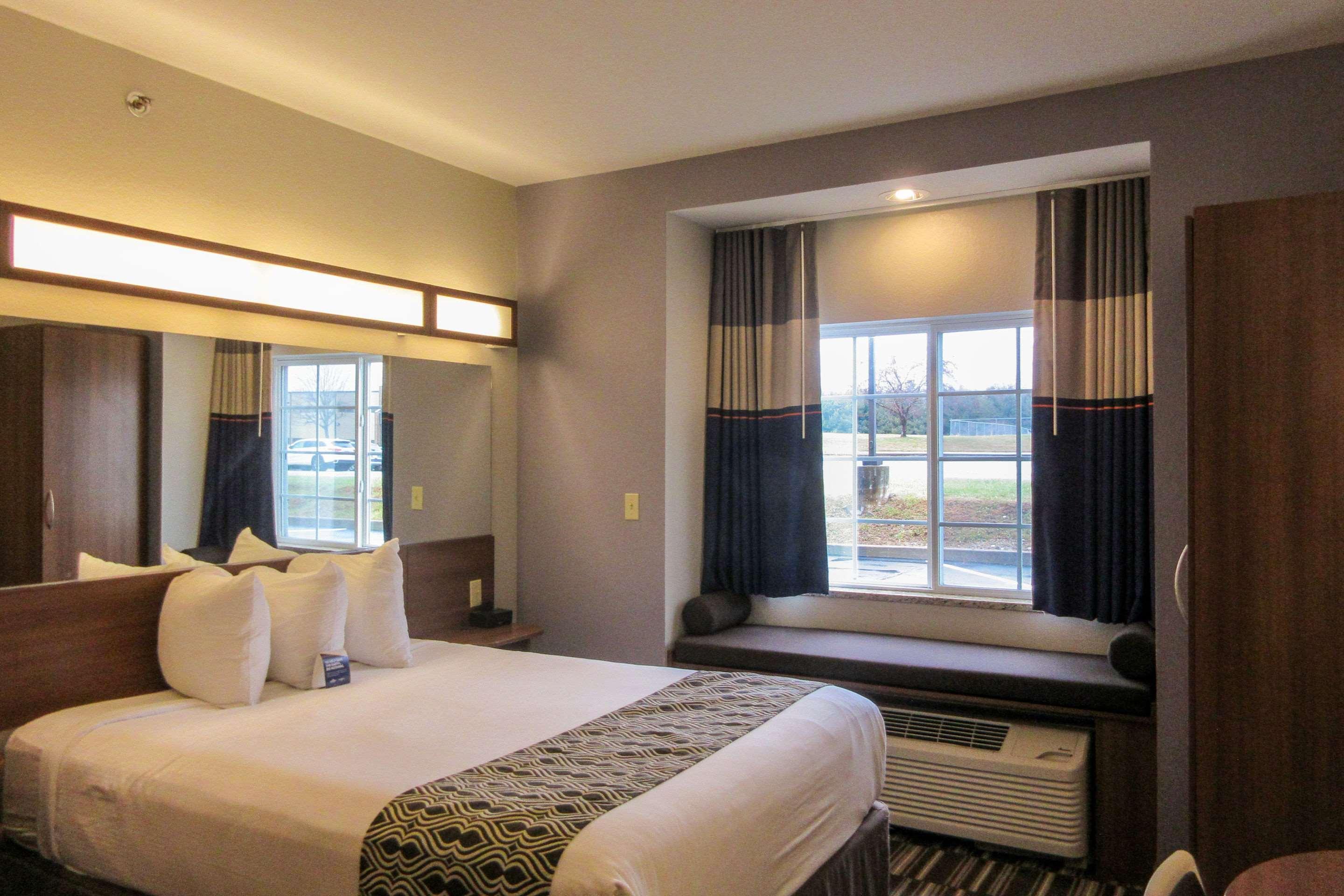 Quality Inn & Suites Caldwell I-77 Bagian luar foto