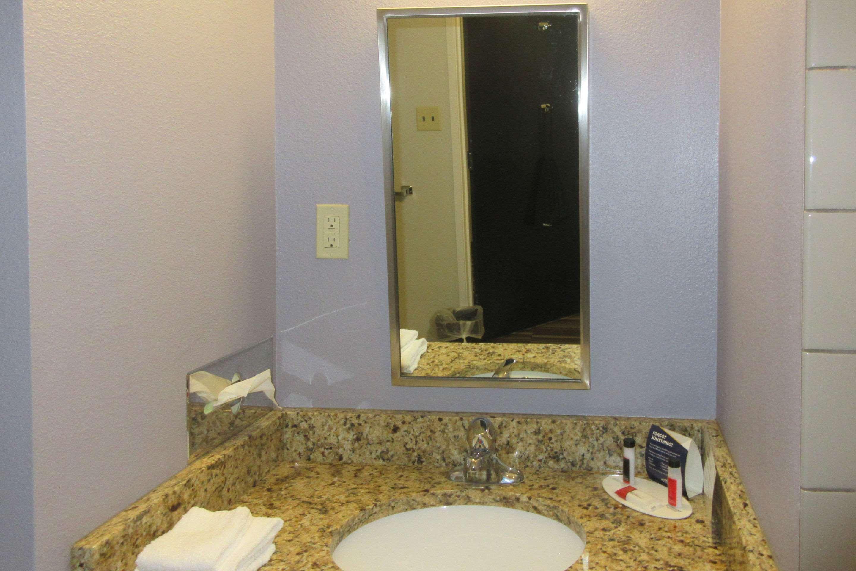 Quality Inn & Suites Caldwell I-77 Bagian luar foto