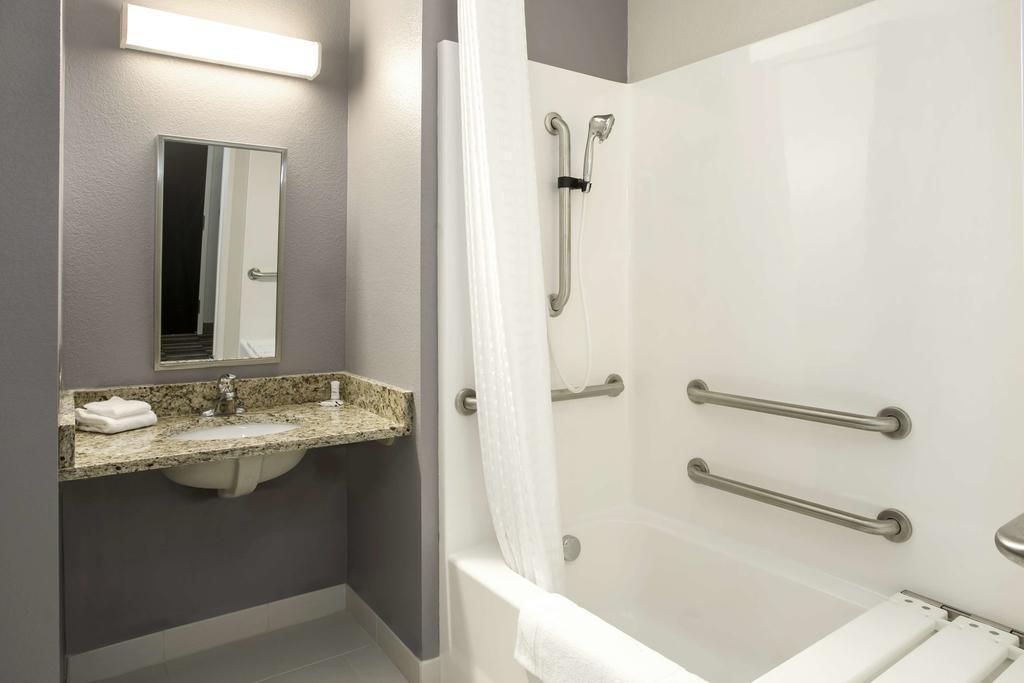 Quality Inn & Suites Caldwell I-77 Bagian luar foto